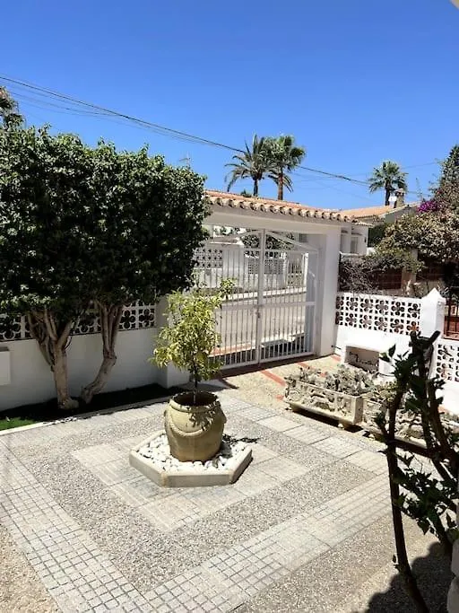 빌라 Detached Pool Villa, Idyllic Setting 450M To Beach 발리타드벨레즈