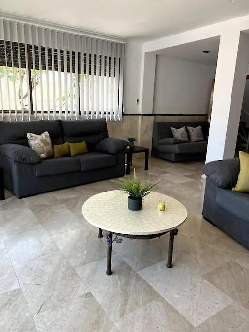 빌라 Detached Pool Villa, Idyllic Setting 450M To Beach 발리타드벨레즈